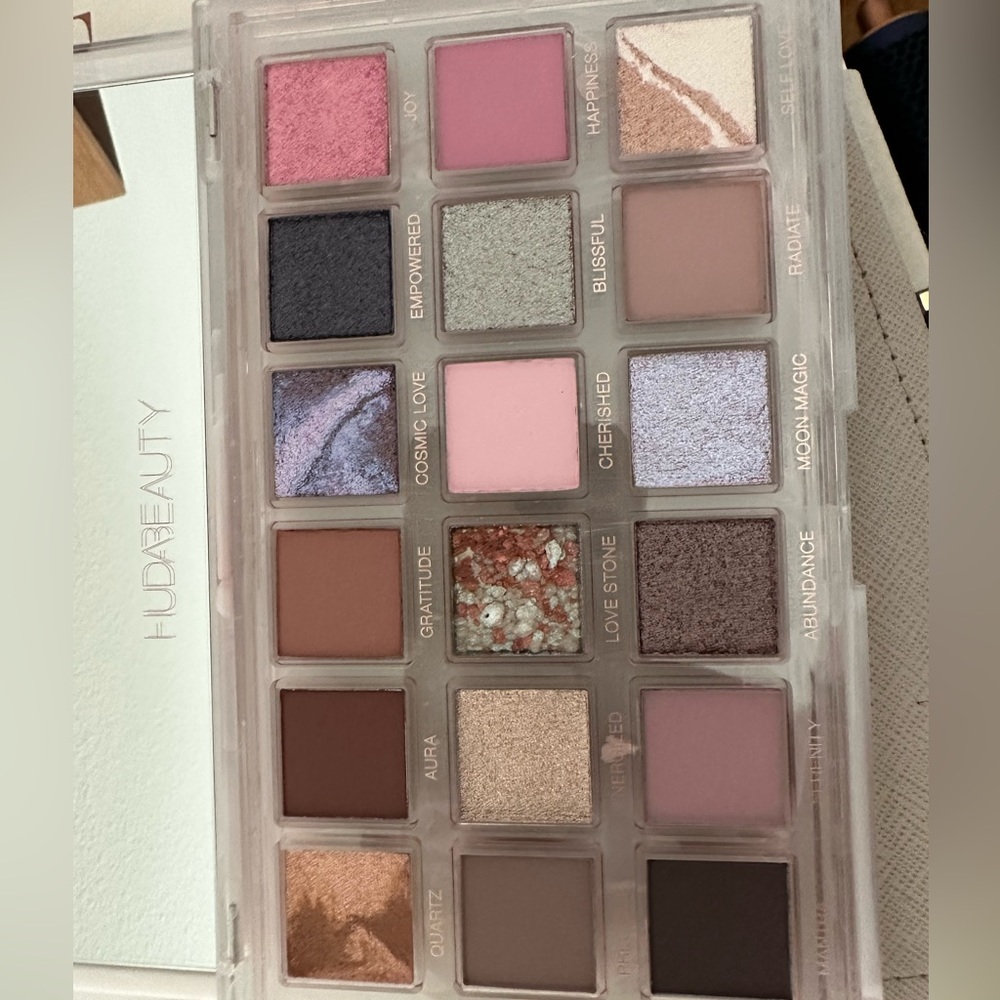 Huda Beauty Eyeshadow palette